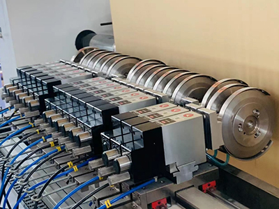 Pneumatic circular knives with protection cover